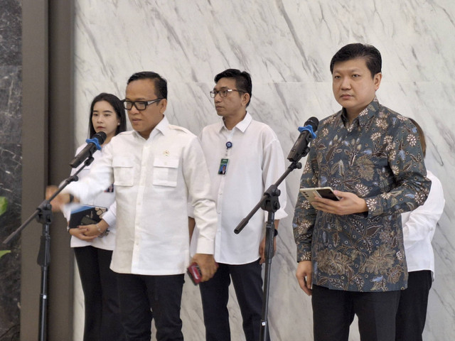 Pertemuan Wamenaker Immanuel Ebenezer dan Presiden Komisaris Sritex Iwan Kurniawan Lukminto di Kantor Kementerian Ketenaga Kerjaan (Kemnaker) Jakarta Selatan, Rabu (13/11/2024). Foto: Argya D. Maheswara/kumparan 