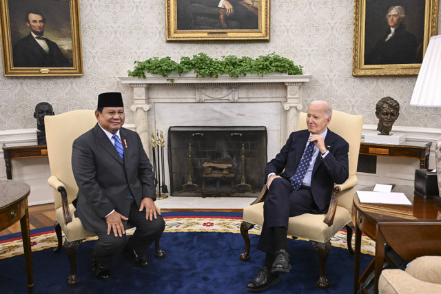 Presiden Prabowo Subianto (kiri) melakukan pertemuan dengan Presiden Amerika Serikat Joe Biden (kanan) di Gedung Putih, Washington DC, Amerika Serikat, Selasa (12/11/2024). Foto: Hafidz Mubarak/ANTARA FOTO