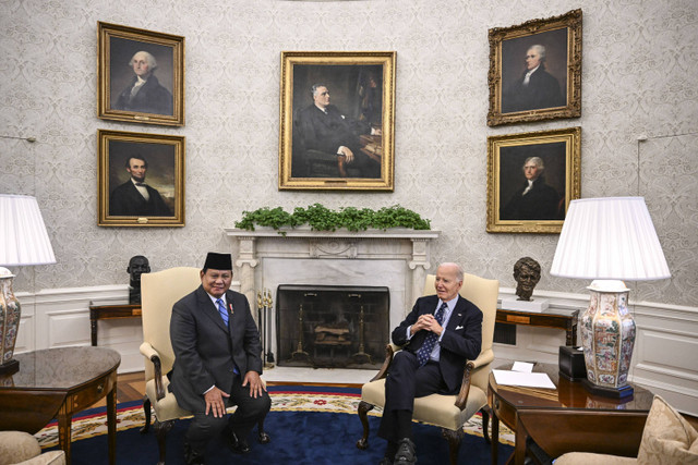 Presiden Prabowo Subianto (kiri) melakukan pertemuan dengan Presiden Amerika Serikat Joe Biden (kanan) di Gedung Putih, Washington DC, Amerika Serikat, Selasa (12/11/2024). Foto: Hafidz Mubarak/ANTARA FOTO