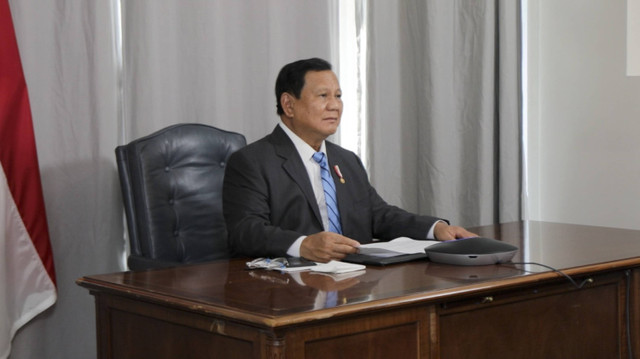 Presiden Prabowo Subianto melakukan Video Konferensi bersama Menteri dan BNPB, Rabu (13/11/2024). Foto: Dok. Istimewa