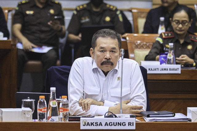 Jaksa Agung ST. Burhanuddin bersiap mengikuti rapat kerja dengan Komisi III DPR di Kompleks Parlemen, Senayan, Jakarta, Rabu (13/11/2024). Foto: Dhemas Reviyanto/ANTARA FOTO