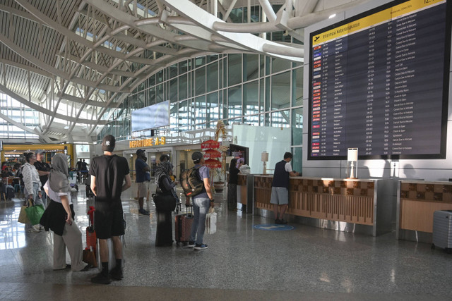 Ilustrasi suasana Bandara Internasional Ngurah Rai, Denpasar, Bali. Foto: Sonny Tumbelaka/AFP