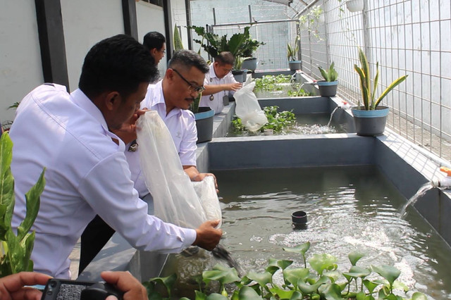 Kalapas Jember, Hasan Basri Menebar Benih Ikan Nila