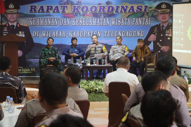 Kapolres Tulungagung Hadiri Rakor Keamanan dan Keselamatan Wista Pantai 