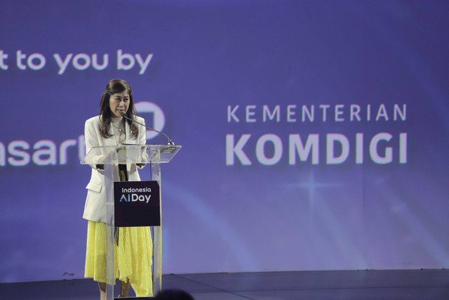 Menteri Komunikasi dan Digital, Meutya Hafid, berbicara pada acara Indonesia AI Day di Jakarta, Kamis (14/11/2024). Foto: Jamal Ramadhan/kumparan