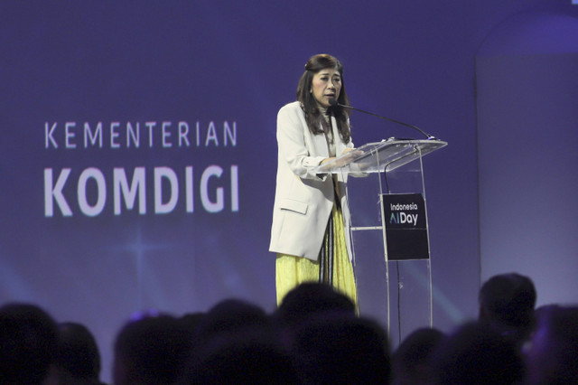 Menteri Komunikasi dan Digital, Meutya Hafid, berbicara pada acara Indonesia AI Day di Jakarta, Kamis (14/11/2024). Foto: Jamal Ramadhan/kumparan