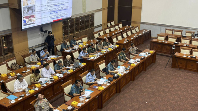 Komisi I DPR RI rapat kerja bersama Wantannas RI di Gedung DPR RI, Jakarta, Kamis (14/11/2024). Foto: Haya Syahira/kumparan