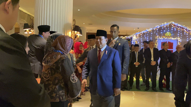 Presiden Republik Indonesia Prabowo Subianto tiba di hotel tempat menginap di kawasan San Isidiro, Lima, Peru, Rabu (13/11/2024).  Foto: Zamachsyari/kumparan