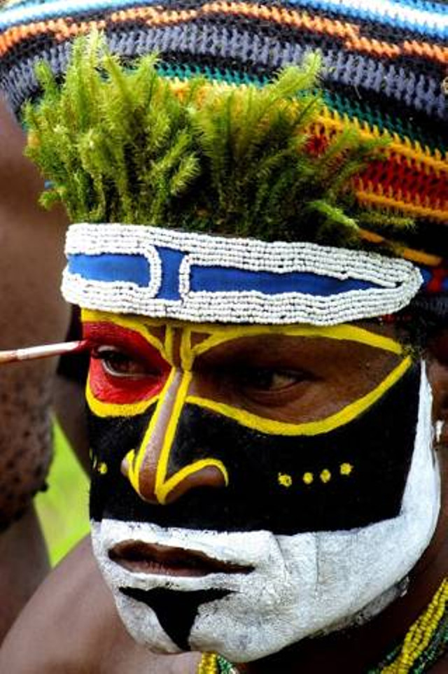 source : https://pixabay.com/photos/papua-portrait-african-new-guinea-670646/