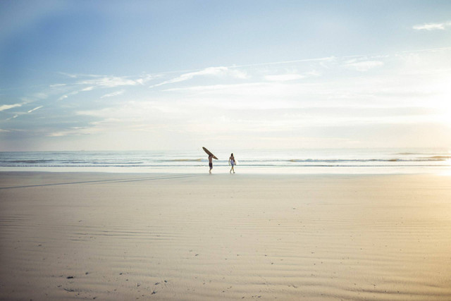 Pantai Delegan Gresik. Foto hanya ilustrasi, bukan tempat sebenarnya. Foto: dok. Unsplash/Seth Doyle