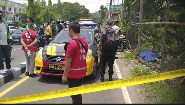 Lokasi penemuan mayat tanpa identitas di pinggir jalan Ring Road, Kapanewon Mlati, Kabupaten Sleman, Kamis (14/11/2024). Foto: Dok. Istimewa