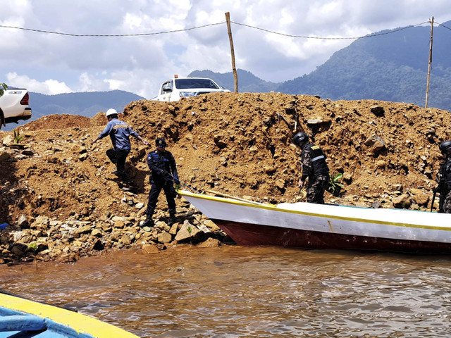 Kementerian Kelautan dan Perikanan (KKP) menghentikan kegiatan pemanfaatan ruang laut oleh dua perusahaan tambang di pesisir Kabupaten Morowali Utara, Provinsi Sulawesi Tengah. Foto: Dok. KKP