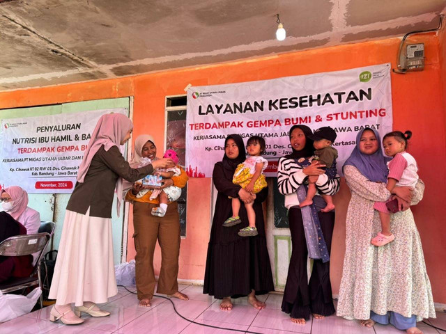 PT MUJ saat menggelar penyaluran nutrisi ibu hamil dan bayi di Kabupaten Bandung. Foto: Istimewa