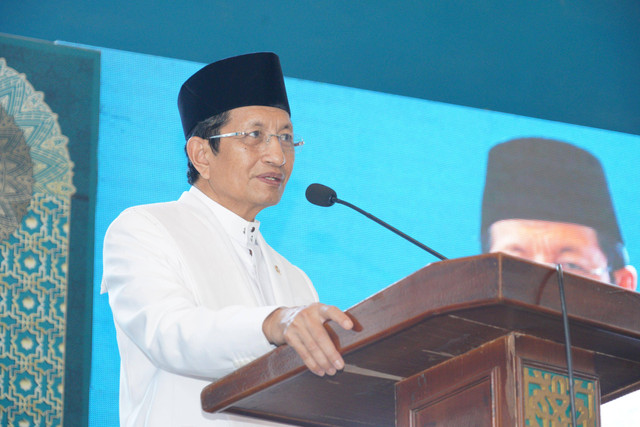 Menag Nasaruddin Umar saat menghadiri Hari Pahlawan di Masjid Nasional Al Akbar, Surabaya, Jatim, Kamis (14/11/2024). Foto: Kemenag RI