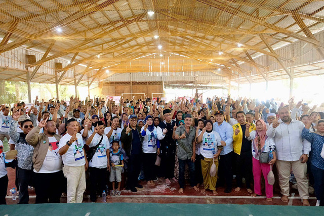 Calon Gubernur Kalbar nomor urut 1, Sutarmidji saat silaturahmi dengan masyarakat Sekayam Sanggau. Foto: Dok. Tim Media Midji-Didi