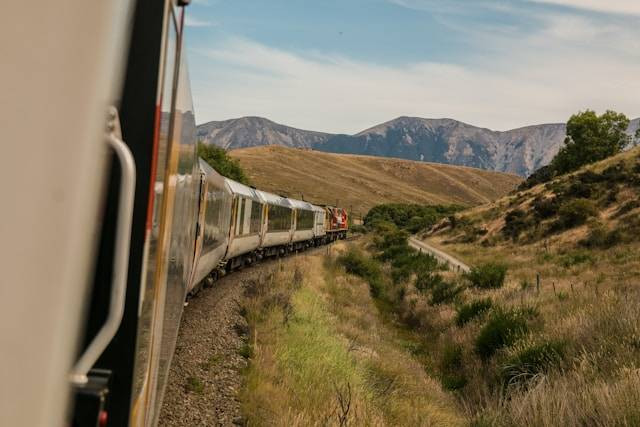 Fasilitas Kereta Pasundan Ekonomi. Foto hanya ilustrasi. Sumber foto: Unsplash/Josh