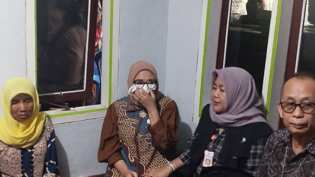 Menteri Pemberdayaan Perempuan dan Perlindungan Anak (PPPA), Afifah Fauzi (kerudung cokelat). Foto: kumparan