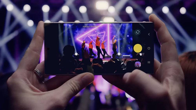 Bikin video konser malam slow motion dengan Samsung Galaxy S24 Ultra. Foto: Samsung