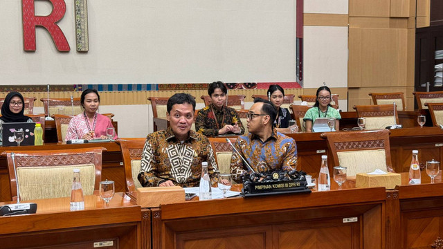 Ketua Komisi III DPR Habiburokhman (kiri) dan Wakil Ketua Komisi III DPR Rano Alfath di ruang Komisi III Kompleks Parlemen Senayan, Jakarta, Jumat (15/11/2024).  Foto: Luthfi Humam/kumparan