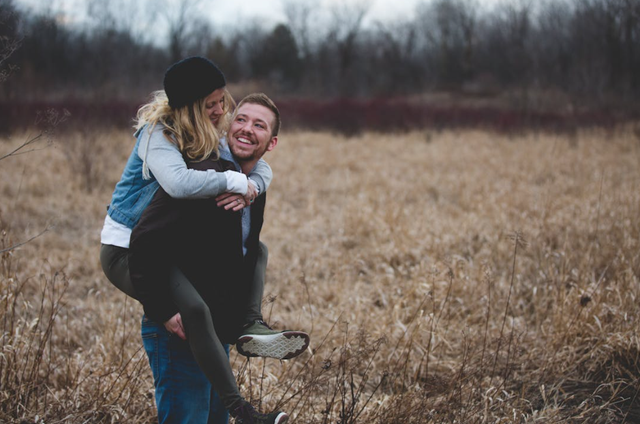 Ilustrasi Perbedaan Cinta dan Obsesi dalam Hubungan Asmara. Sumber: Pexels/Josh Willink