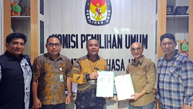 Penandatanganan kerja sama perlindungan bagi tenaga ad hoc di Pilkada 2024 oleh KPU Minahasa Utara dan BPJS Ketenagakerjaan.