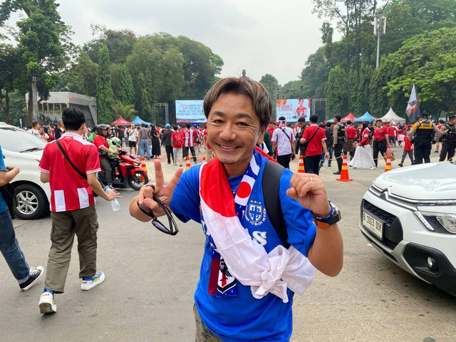 Suporter Timnas Jepang, Kota (40) datang ke SUGBK untuk nonton Indonesia vs Jepang pada Jumat (15/11). Dok. Abid Raihan. Foto: Abid Raihan/kumparan