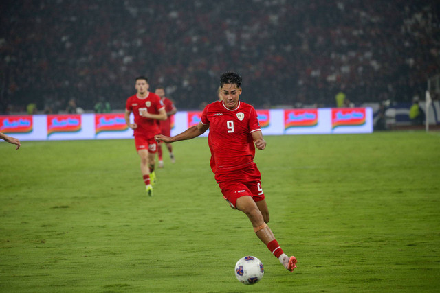 Pemain Timnas Indonesia Rafael Struick pada pertandingan Kualifikasi Piala Dunia 2026 melawan Timnas Jepang di Stadion Utama Gelora Bung Karno, Jakarta, Jumat (15/11/2024).
 Foto: Aditia Noviansyah/kumparan