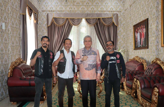 Bikers Brotherhood 1% MC Indonesia-Westborneo Chapter saat melakukan audiensi dengan Pj Gubernur Kalbar, Harisson. Foto: Dok Adpim Pemprov Kalbar 