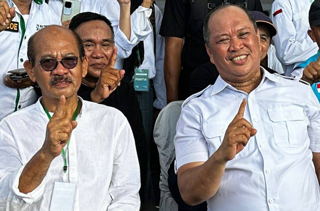 Mantan kader Gerindra, Bustam bersama Ruksamin.