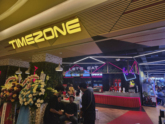 Timezone resmi buka di Pacific Place Mall pada Sabtu (16/11/2024).  Foto: Ela Nurlaela/kumparan