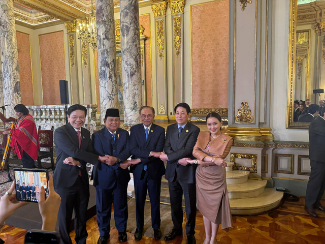 Presiden RI Prabowo Subianto menghadiri APEC Economic Gala Dinner 2024 bersama dengan para pemimpin dunia yang dihelat di Istana Kepresidenan Peru, Palacio De Gobierno, Lima, Peru, Jumat (16/11) malam. Foto: Dok: Tim Media Prabowo