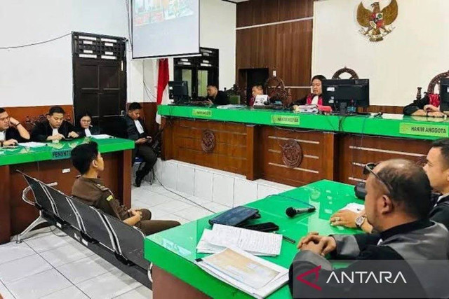 Terdakwa Jovi Andrea Bachtiar ketika mendengarkan tuntutan dari JPU Kejari Tapsel di Pengadilan Negeri Padangsidimpuan, Sumut, Selasa (12/11/2024). Foto: ANTARA/HO-Istimewa