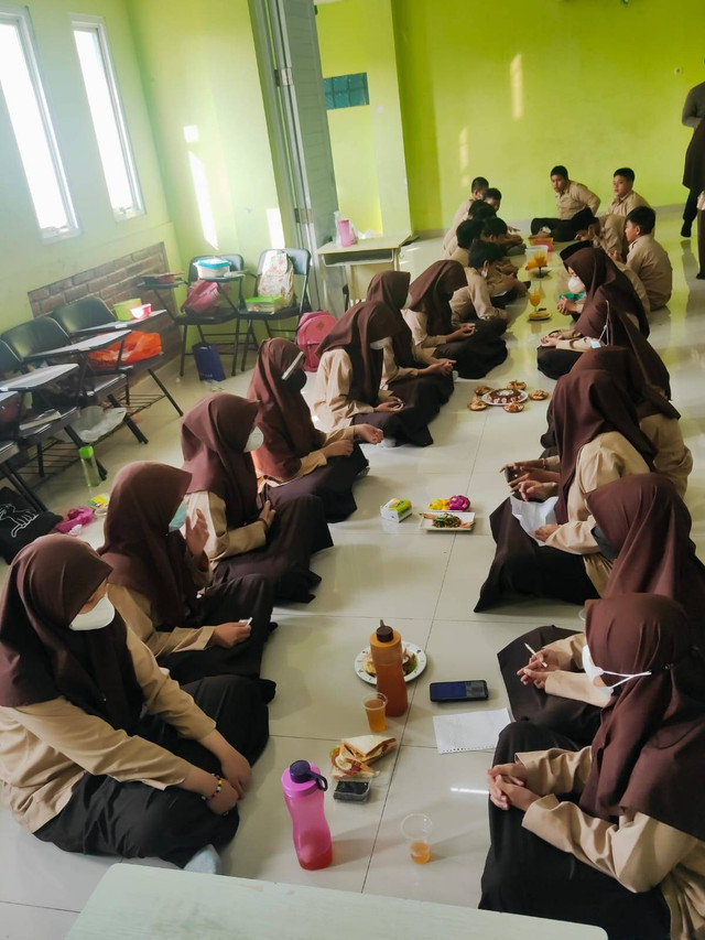 Dokumen pribadi: Suasana kebersamaan di dalam Kelas namun tetap menjaga nilai keIslaman