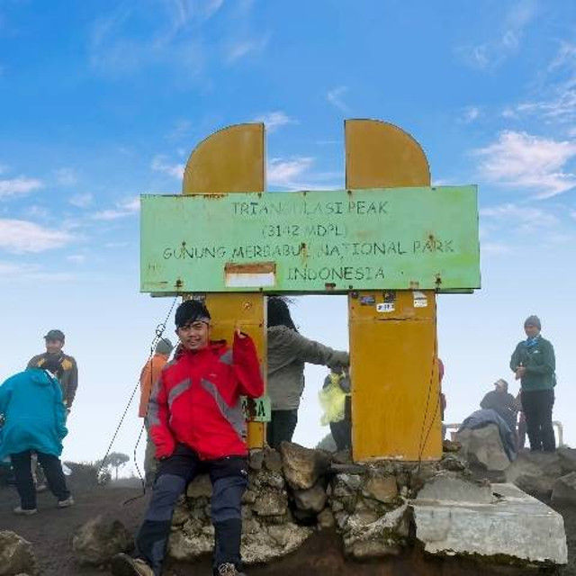 Puncak trigulasi Gunung merbabu foto :Albertus Xaverius 