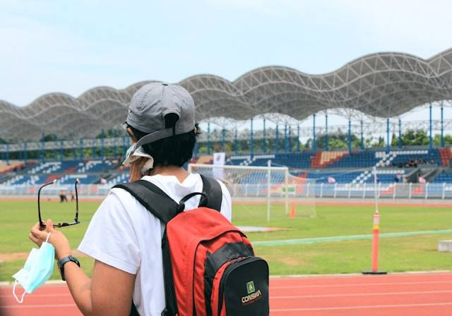 Stadion Manahan Solo. Foto Hanya Ilustrasi Bukan Tempat Sebenarnya. Sumber Foto: Unsplash.com/Hardingferrent