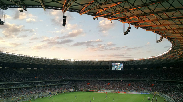 lokasi nobar timnas Indonesia vs Arab Saudi di Depok. Foto hanya ilustrasi, bukan tempat sebenarnya. Sumber: Unsplash/marcos moraes