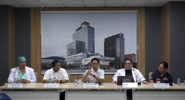 Konferensi pers operasi jantung robotik pertama di Indonesia oleh Menkes tanggal 15/11/2024 (Foto koleksi pribadi penulis)