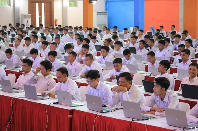 Seleksi PPPK 2024 tahap 2 diperuntukkan bagi tenaga non-ASN yang aktif bekerja di instansi pemerintah serta lulusan Pendidikan Profesi Guru (PPG). Foto: Kemenkumham Jatim