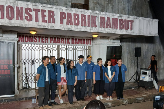 Palari Films mengumumkan proyek film Monster Pabrik Rambut dalam konferensi pers di Jatinegara, Jakarta Timur, Senin (18/11/2024). Foto: Vincentius Mario/kumparan