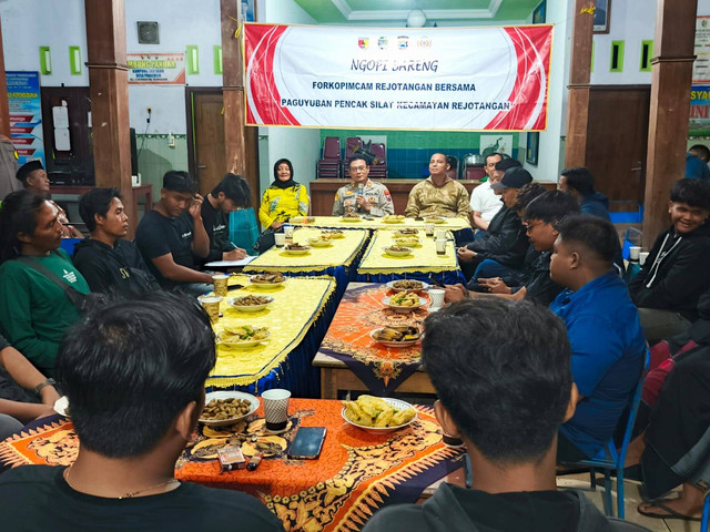 Kapolsek Rejotangan Ngopi Bareng dan Pembinaan Terhadap Warga Perguruan Pencak