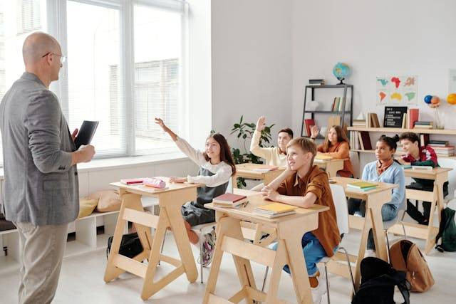 bagaimana upaya anda sebagai guru untuk mengembangkan aspek emosi siswa menggunakan pendekatan sosial? Foto hanya ilustrasi. Sumber: Pexels