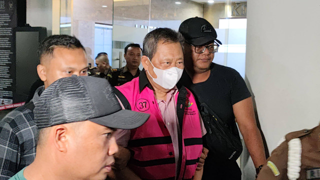 Hendry Lie baru ditangkap Kejagung pada Senin (18/11) malam. Ia ditangkap di Bandara Soetta sepulangnya dari Singapura.
 Foto: Jonathan Devin/kumparan