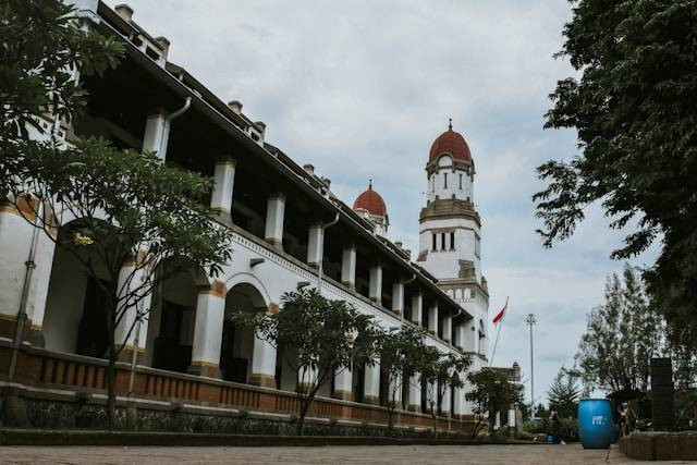 Apa peristiwa yang terjadi di Lawang Sewu? Foto: Lawang Sewu. Sumber: Unsplash/Irfan Bayuaji