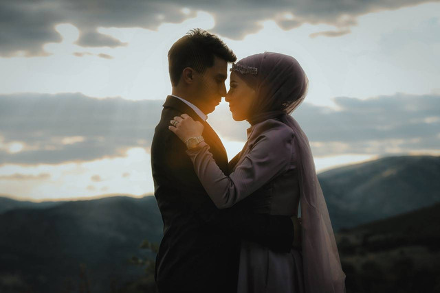 https://pixabay.com/id/photos/pasangan-cinta-percintaan-6704262/