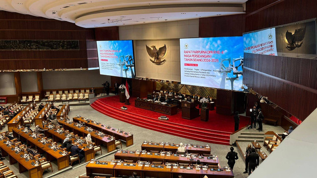 Rapat paripurna DPR RI ke 8 Masa Persidangan I tahun 2024-2025 di Ruang Rapat Paripurna, Gedung Nusantara II, Kompleks Parlemen, Senayan, Jakarta, Selasa (19/11/2024). Foto: Haya Syahira/kumparan