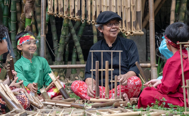 Tiket Masuk Saung Angklung Udjo 2024. Foto hanyalah ilustrasi, bukan tempat yang sebenarnya. Sumber: Pexels/Teguh Dewanto