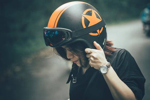 Ilustrasi helm njs terbaik. Sumber: pexels.com/Mixu