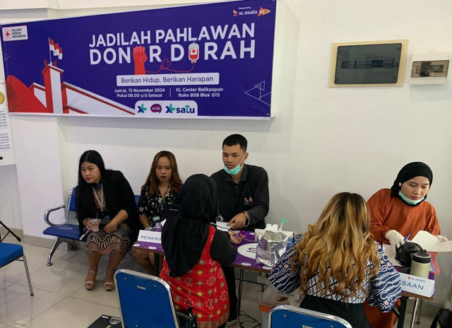 XL Axiata bekerja sama PMI Balikpapan menggelar donor darah. Foto: Dok. XL Axiata