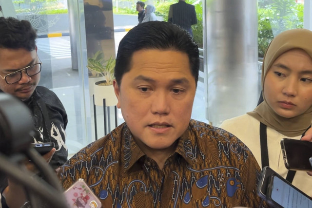 Menteri Badan Usaha Milik Negara (BUMN) Erick Thohir di Kantor BUMN, Selasa (19/11/2024). Foto: Widya Islamiati/kumparan