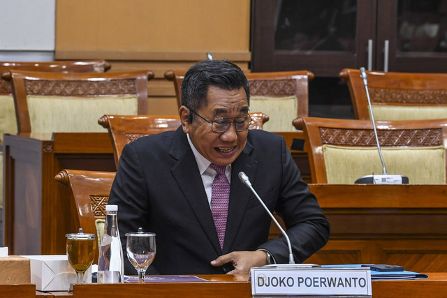 Calon pimpinan KPK Djoko Poerwanto mengikuti uji kelayakan dan kepatutan dengan Komisi III DPR di Kompleks Parlemen, Senayan, Jakarta, Selasa (19/11/2024). Foto: Galih Pradipta/ANTARA FOTO